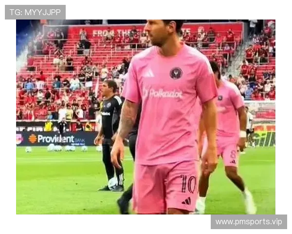 梅西苏亚雷斯抵达引爆球迷热情当地盛况空前城市欢腾迎接传奇双星 梅西苏亚雷斯抵达引爆球迷热情当地盛况空前城市欢腾迎接传奇双星